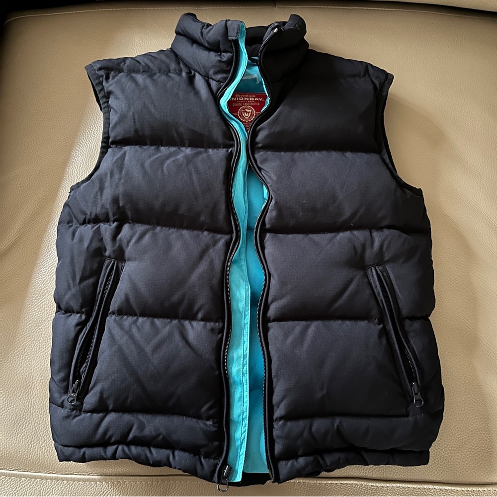 Kids UNIONBAY Black Puffer Vest size Medium down/polyester zippered with pockets